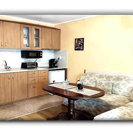 Apartment Resonance *